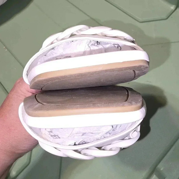 NWOB Unisa Unsully Chain Flat Sandal Slide White Women's 9.5 - Picture 5 of 9